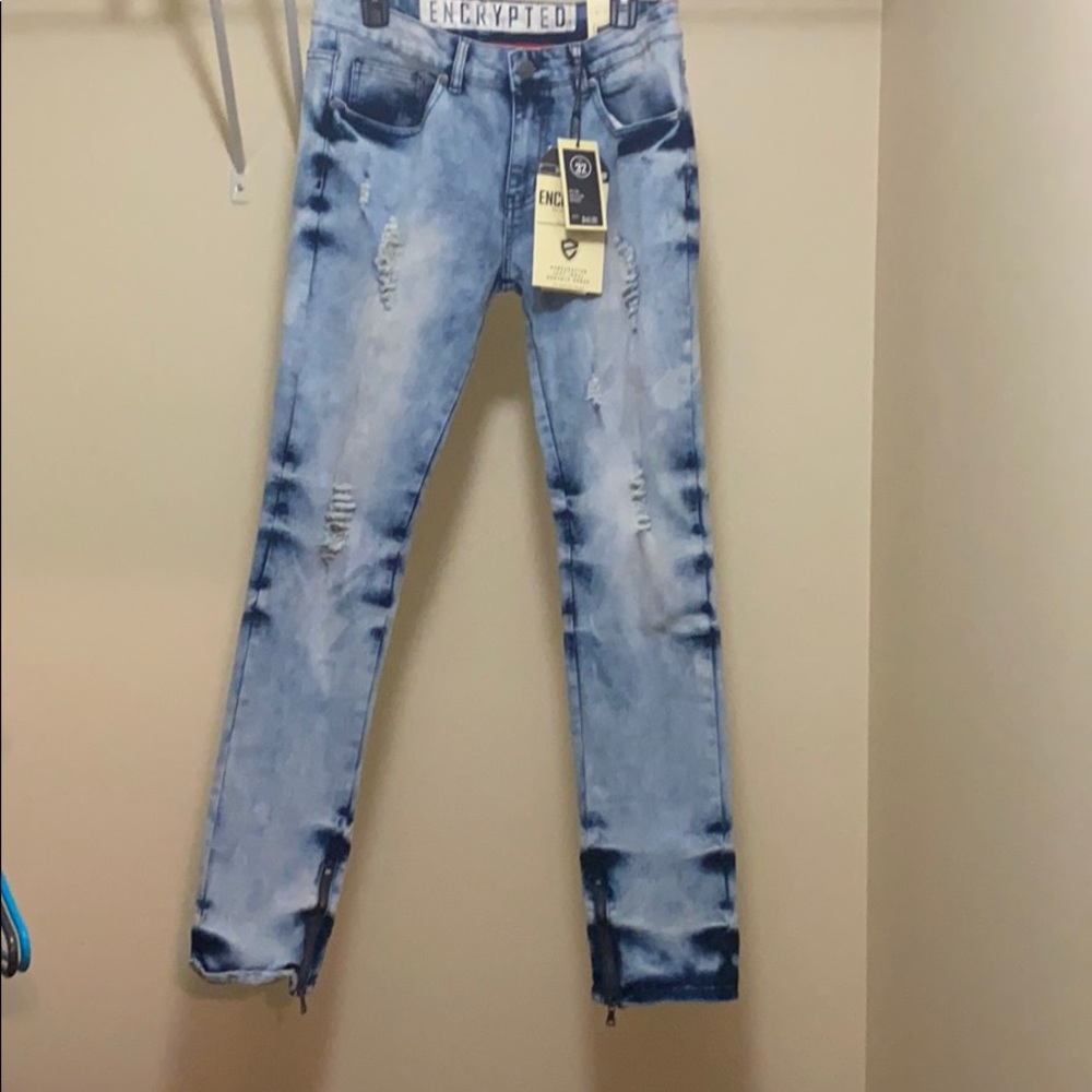 Men’s ripped denim wash pants